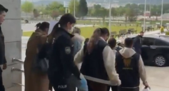 DOLANDIRICILIK İÇİN GELDİKLERİ KÜTAHYA’DAN ÇIKAMADAN YAKALANDI