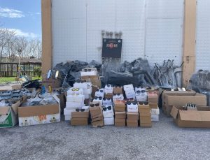 İki ayrı operasyonda 775 bin makaron ve binlerce kaçak ürün ele geçirildi