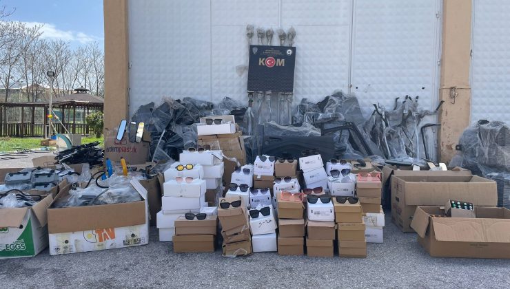 İki ayrı operasyonda 775 bin makaron ve binlerce kaçak ürün ele geçirildi