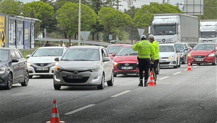 Bayram trafiğinde kahraman mesai: Kütahya Polisi yollarda nöbette