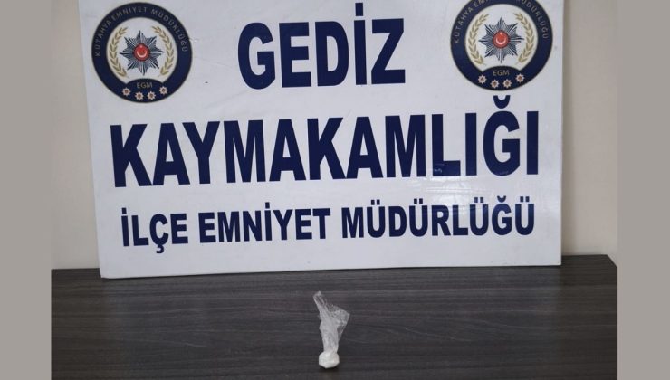 Polis ekipleri bir şahsın üzerinde uyuşturucu madde ele geçirdi