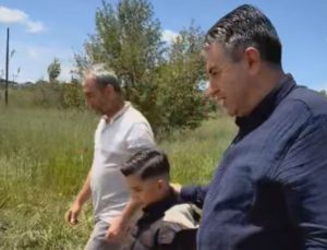 Başkan Akel minik Çınar’ın daveti üzerine çiftçilerle bir araya geldi