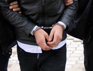 Kütahya’dan Uşak’a uyuşturucu taşıyan 2 şahıs tutuklandı