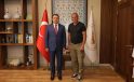 Vali Işın eski milli futbolcu Hamzaoğlu’nu makamında ağırladı