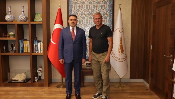 Vali Işın eski milli futbolcu Hamzaoğlu’nu makamında ağırladı