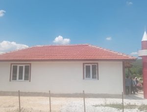 Köy halkının iş birliğiyle yapılan mescit ibadete açıldı