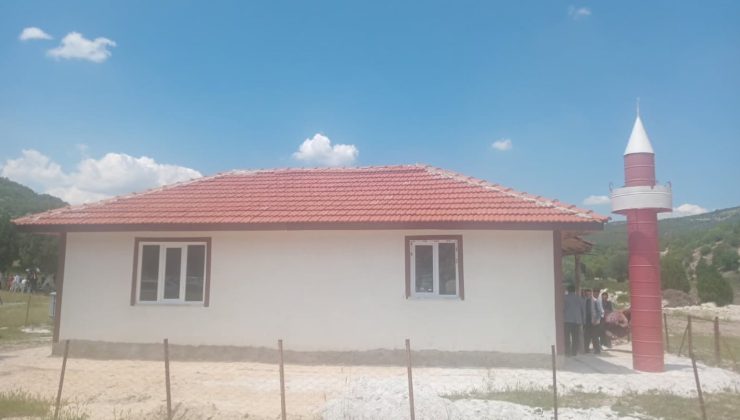 Köy halkının iş birliğiyle yapılan mescit ibadete açıldı