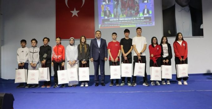 Başarılı sporcular ödüllendirildi
