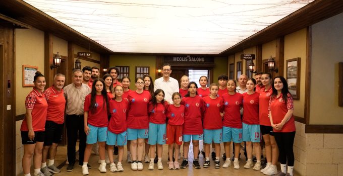 Milli takım adaylarından Başkan Derin’e teşekkür ziyareti