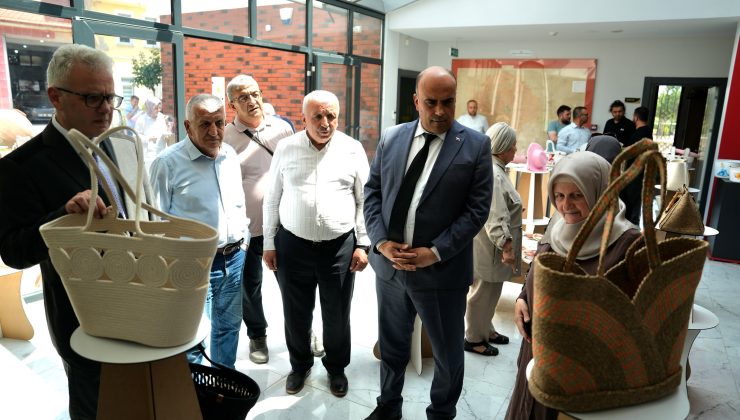 El emeğiyle hazırlanan aksesuarlar büyük ilgi gördü