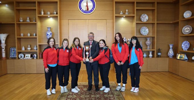 DPÜ hentbol takımları Türkiye’nin en iyileri arasında