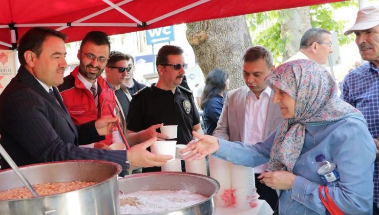 Kütahya protoklü aşure kazanlarının başına geçti
