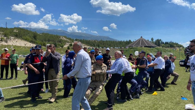 Çocuk oyunları ve uçurtma şenliği coşkuyla gerçekleşti