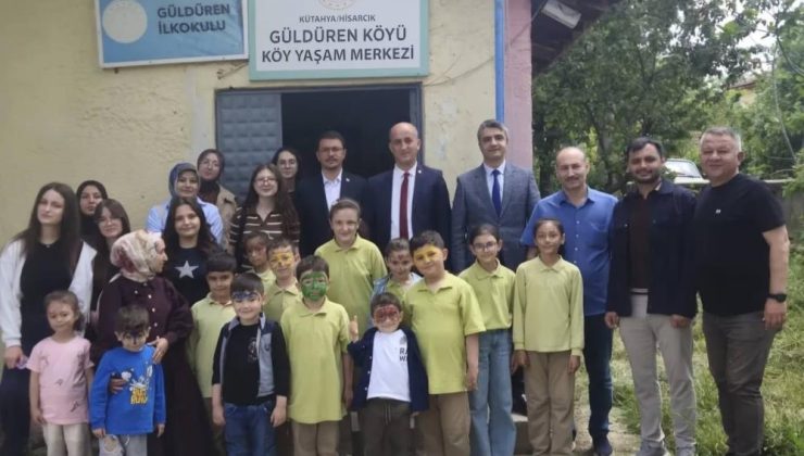 Kütahya’daki öğrencilerden Güldüren köyüne kardeş okul ziyareti