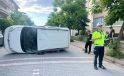 Kavşakta çarpışan araçlardan biri devrildi: 2 yaralı
