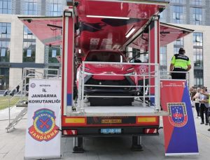 Jandarma trafikten vatandaşlara uygulamalı eğitim