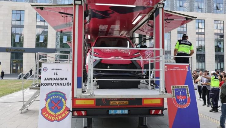 Jandarma trafikten vatandaşlara uygulamalı eğitim