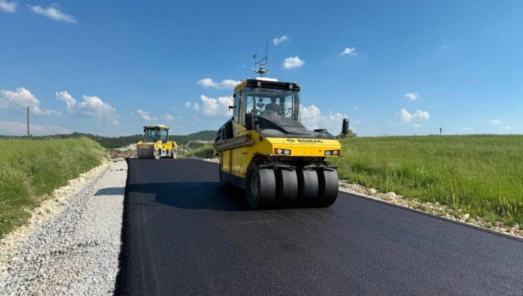 Kırsalda asfalt çalışmaları sürüyor