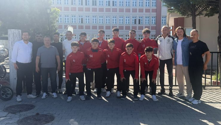 Moymul Ortaokulu Futsal Takımı şampiyonluk için Sivas yolunda
