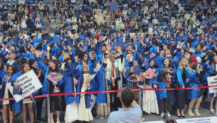 DPÜ’de binlerce öğrenci mezuniyet sevinci yaşadı