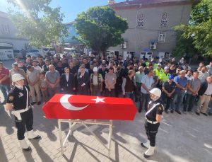 Görev başında hayatını kaybeden polis memuru toprağa verildi