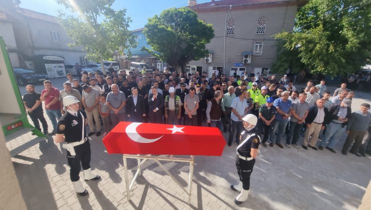 Görev başında hayatını kaybeden polis memuru toprağa verildi