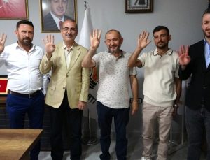 Anahtar Parti’den AK Parti’ye geçen isimlere rozetleri takıldı