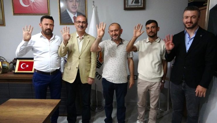 Anahtar Parti’den AK Parti’ye geçen isimlere rozetleri takıldı