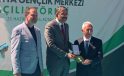 Yeşilay’da ömürlük emek üstün hizmet madalyası ile taçlandı