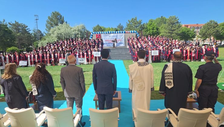KSBÜ’den mezun olan 541 öğrenci sağlık ordusuna katıldı