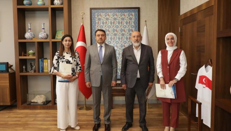 Ulu Cami’deki eserleri dijital dünyaya taşıyan eğitimcilere tebrik