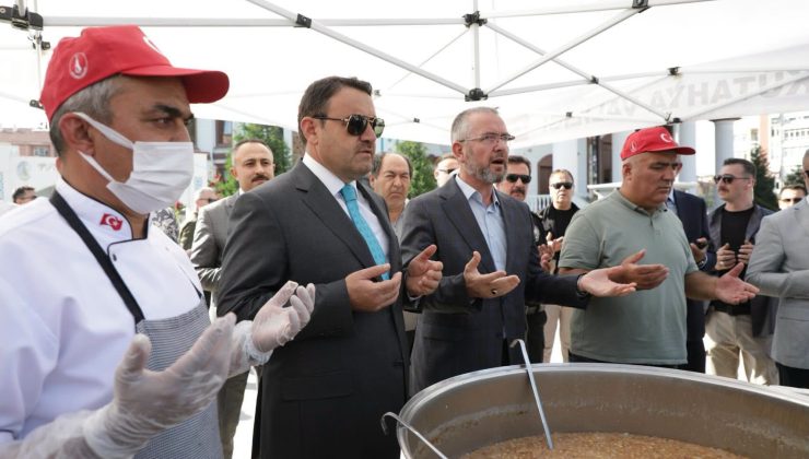 Vali Işın’dan vatandaşlara aşure ikramı: ‘Muharrem ayı dayanışmanın güçlendiği özel bir dönemdir’