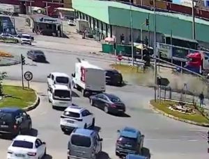 Osman Gezgin’in içinde bulunduğu aracın kaza anı kamerada