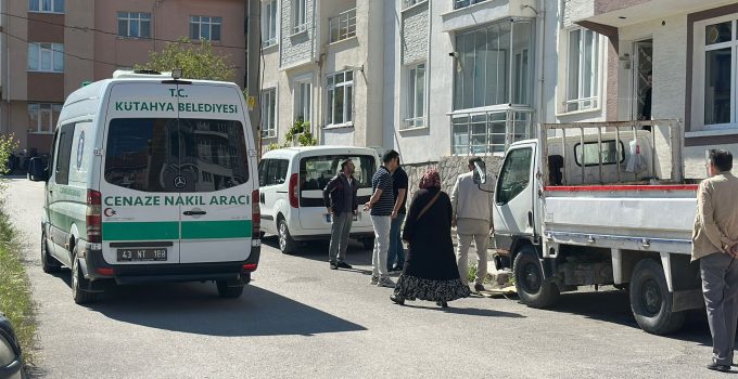 ARKADAŞINI HASTANEYE GÖTÜRMEK İÇİN GELDİ: EVDE CANSIZ BEDENİNİ BULDU