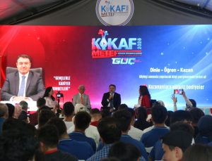 KARİYER FUARINDA ÖĞRENCİLERE ALTIN ÖĞÜTLER