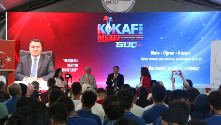 KARİYER FUARINDA ÖĞRENCİLERE ALTIN ÖĞÜTLER