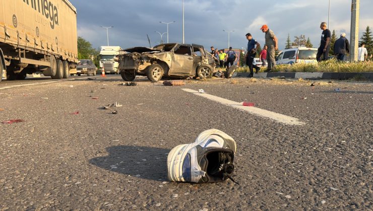 TIR’LA ÇARPIŞAN OTOMOBİL TAKLA ATIP KARŞI ŞERİDE GEÇTİ: 1 ÖLÜ, 2 YARALI