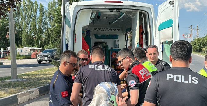 Hafif ticari aracın çarptığı yaşlı kadın ağır yalandı