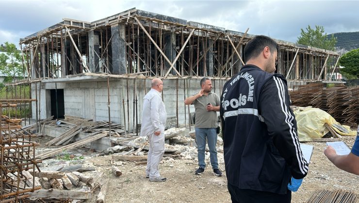Makara iskelenin üzerine devrildi: 2’si ağır 4 işçi yaralandı