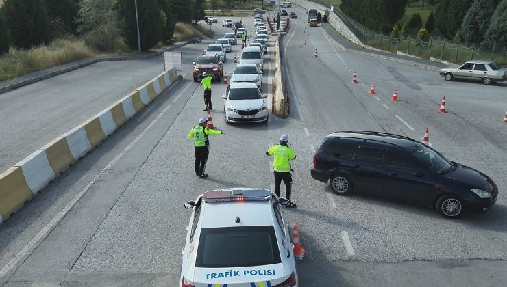 KÜTAHYA EMNİYETİ SEFERBER OLDU, GEÇ KALANLARIN İMDADINA POLİS ABİLERİ KOŞTU
