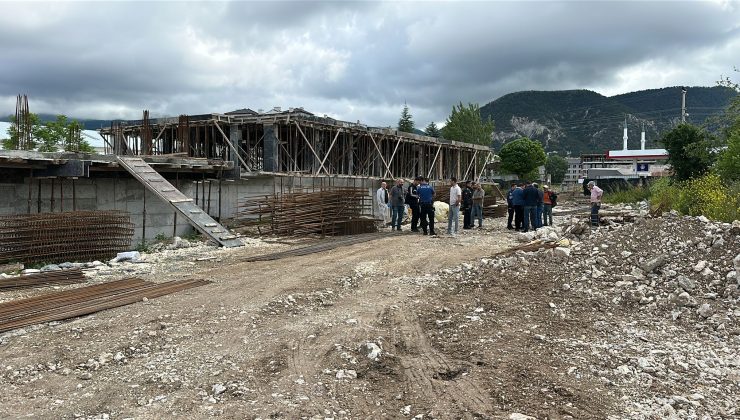 3 İŞÇİNİN ÖLDÜĞÜ İSKELE FACİASINDA 3 KİŞİ TUTUKLANDI