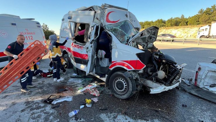 Hasta nakli yapan ambulans TIR’a çarptı: 1 ölü, 3 yaralı