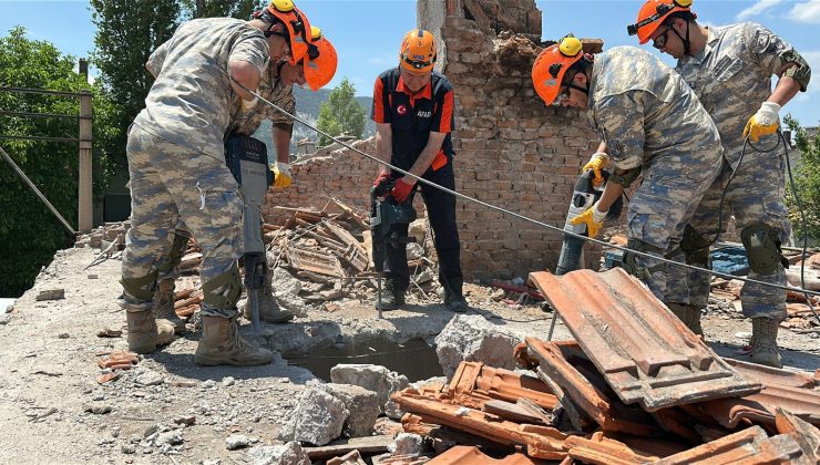 KÜTAHYA’DA 5.7’LİK DEPREM PROVASI! TÜM EKİPLER SAHAYA İNDİ