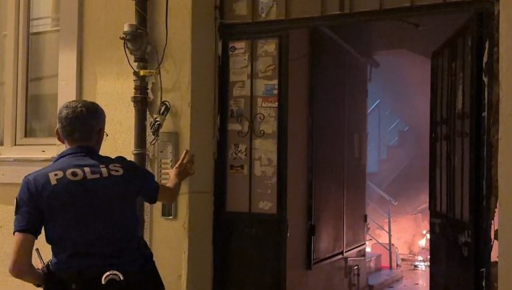 Alevlere ilk koşan polis oldu: Su şişeleriyle yangını söndürüp yaşlı kadını kurtardılar