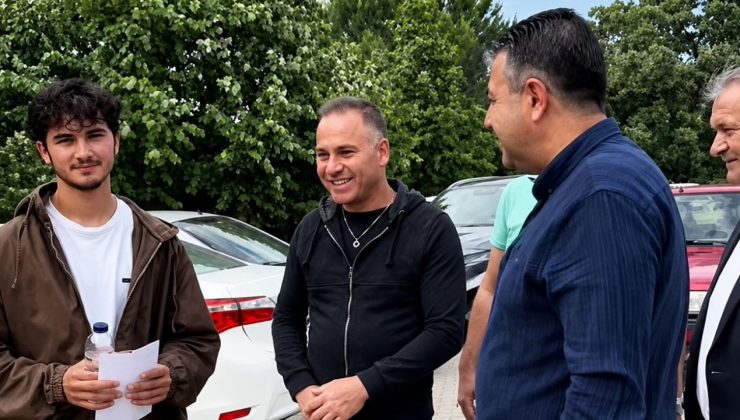 Başkan Akel sınava giren öğrencilerin ve ailelerinin heyecanına ortak oldu