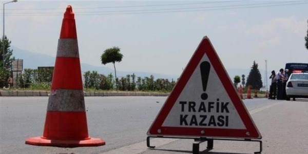 İşçi servisi otomobile çarptı: 4 yaralı