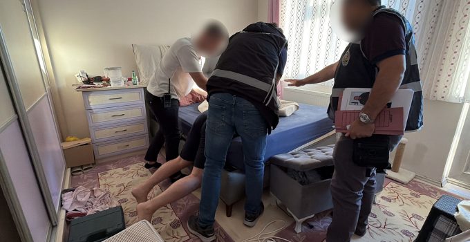 FETÖ’NÜN SÖZDE ‘ABİSİ’ GİZLİ BÖLMEDE YAKALANDI