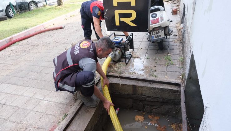Sağanak yağış sonrası ekipler seferber oldu