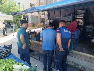 Semt pazarında tartı ve etiket denetimi