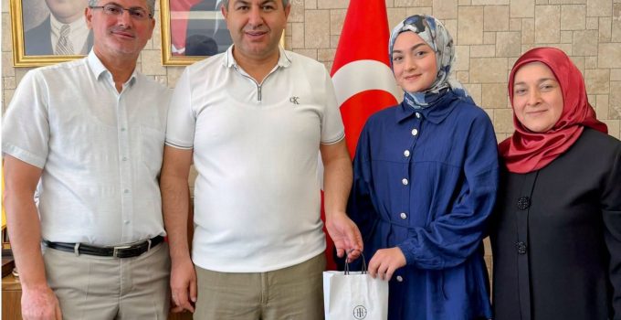 Başkan Akel, YKS’de dereceye giren öğrencileri ağırladı